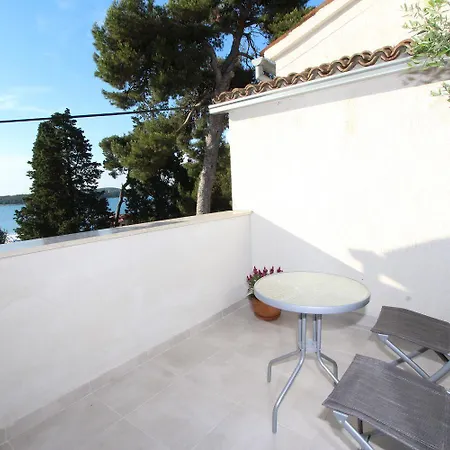 Hundefreundliches Studio-apartment Nur 650 Meter Zum Mit Meerblick Apartment Rovinj
