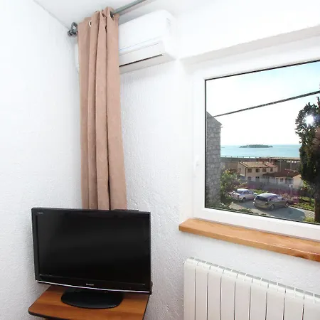 Hundefreundliches Studio-apartment Nur 650 Meter Zum Mit Meerblick Rovinj