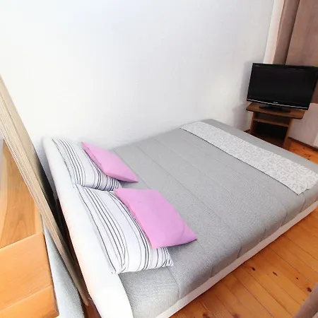 Hundefreundliches Studio-apartment Nur 650 Meter Zum Mit Meerblick Apartment Rovinj