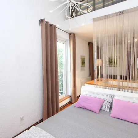 Hundefreundliches Studio-apartment Nur 650 Meter Zum Mit Meerblick Apartment Rovinj